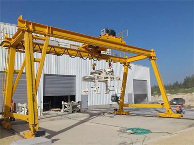 門式<a href=http://www.jiabing.com.cn>起重機(jī)</a>